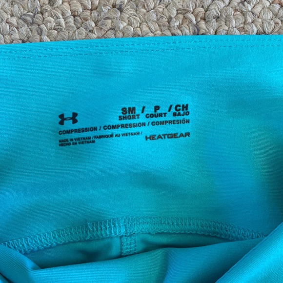 NWT Under Armour capris - Picture 4 of 6